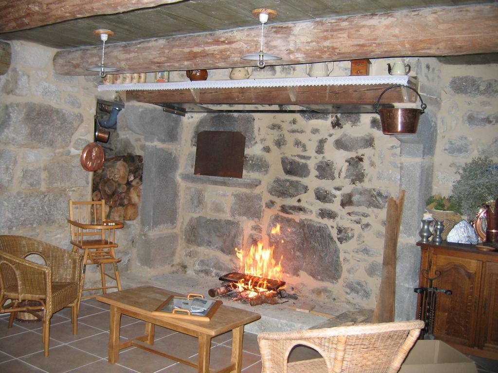 Bed and Breakfast La Ferme Des Genets à Medeyrolles Extérieur photo