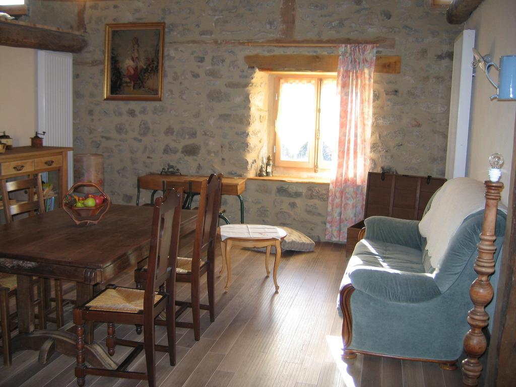 Bed and Breakfast La Ferme Des Genets à Medeyrolles Extérieur photo