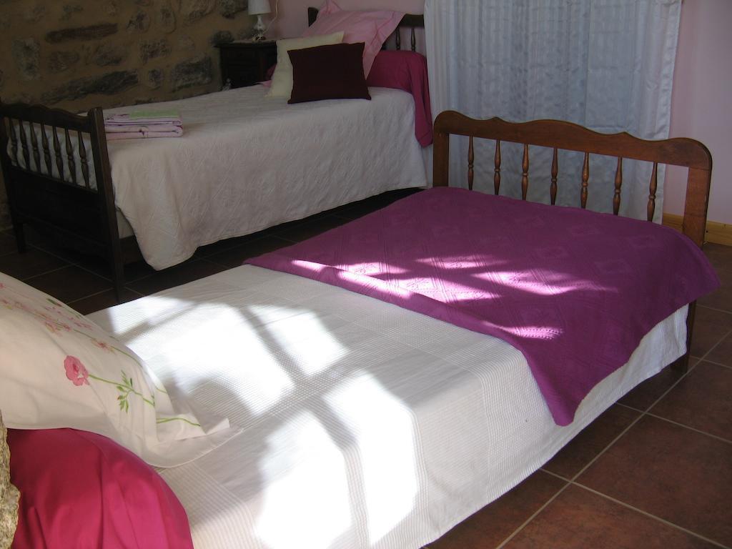 Bed and Breakfast La Ferme Des Genets à Medeyrolles Chambre photo