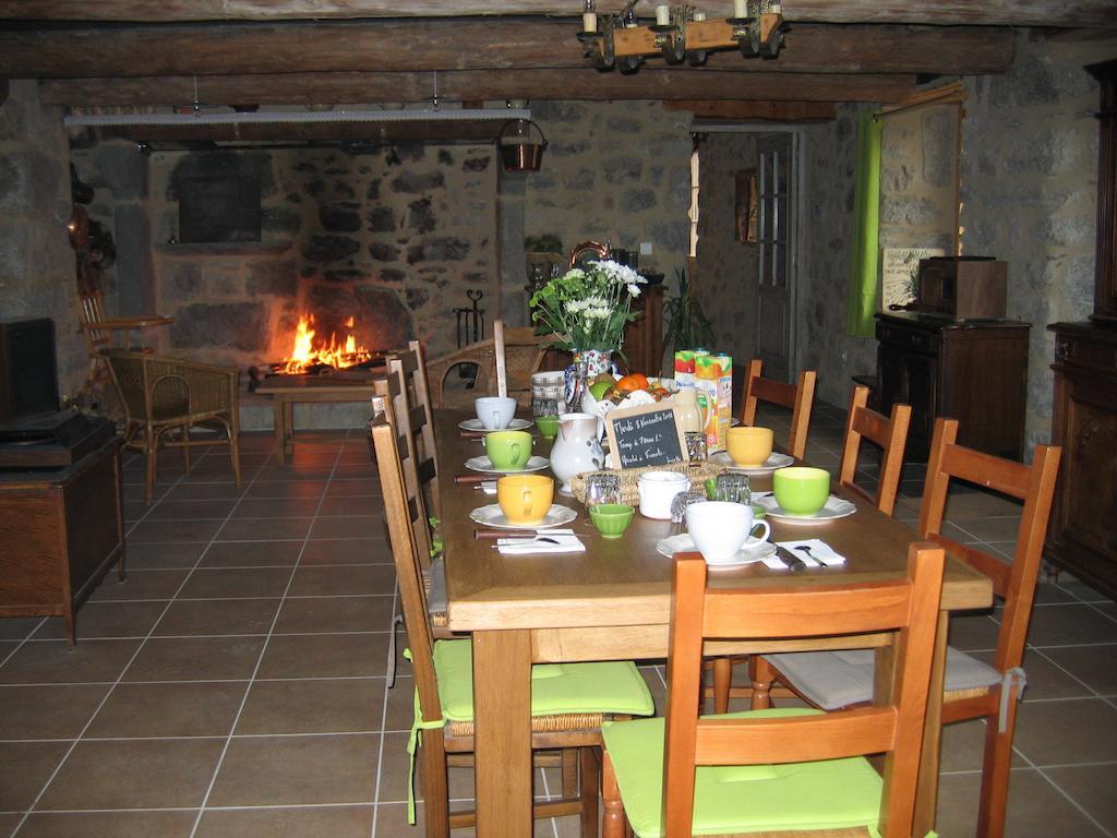 Bed and Breakfast La Ferme Des Genets à Medeyrolles Extérieur photo