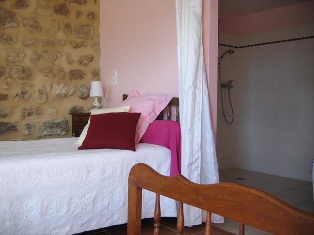 Bed and Breakfast La Ferme Des Genets à Medeyrolles Chambre photo